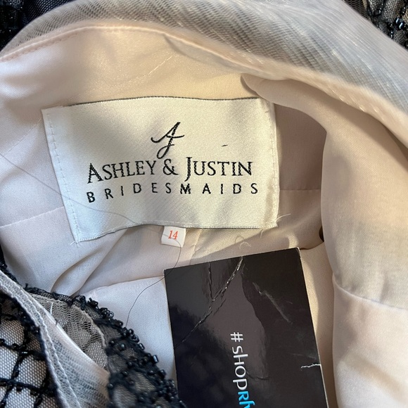 Long dress - Picture 2 of 5